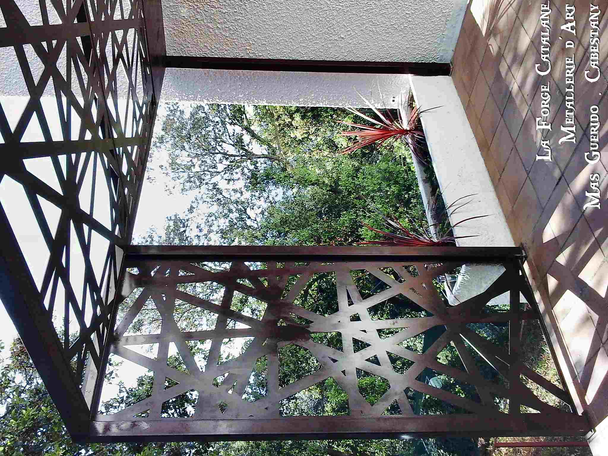 pergola decoupe laser moderne ombrage paroi laterale forge catalane 4.jpg